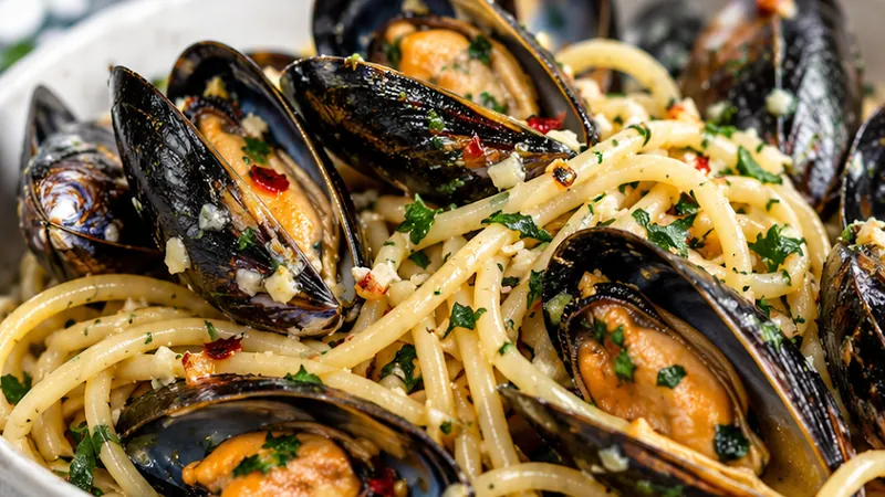 Garlic Butter Mussels and Pasta